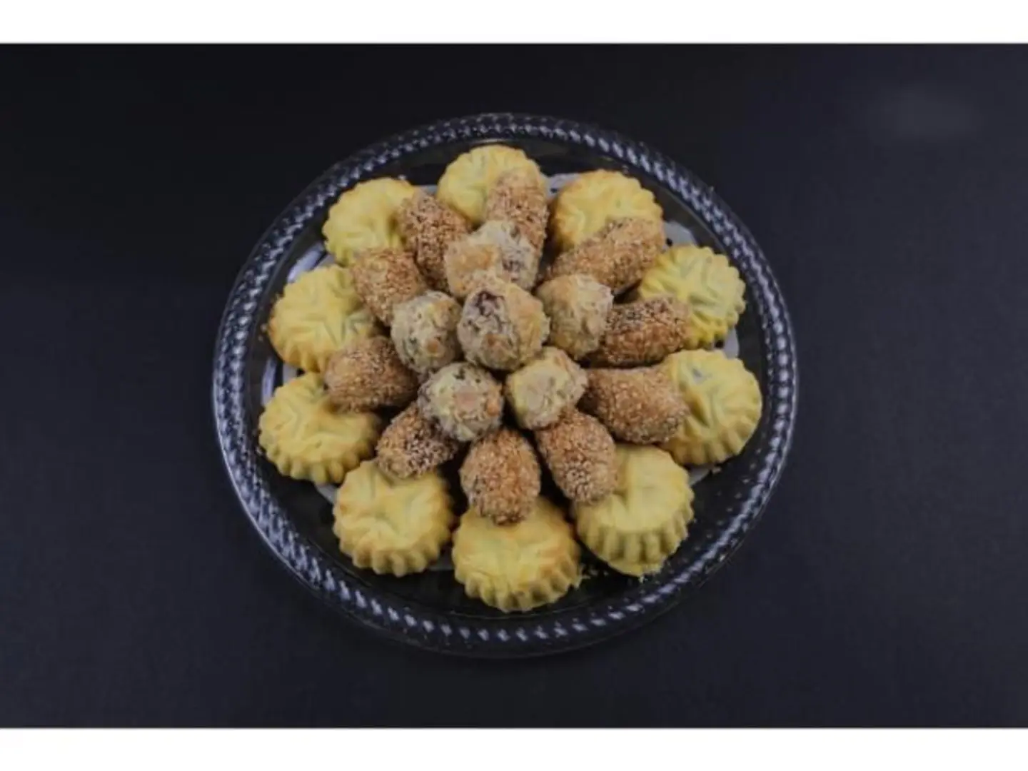 Date Ma'amoul With Nuts