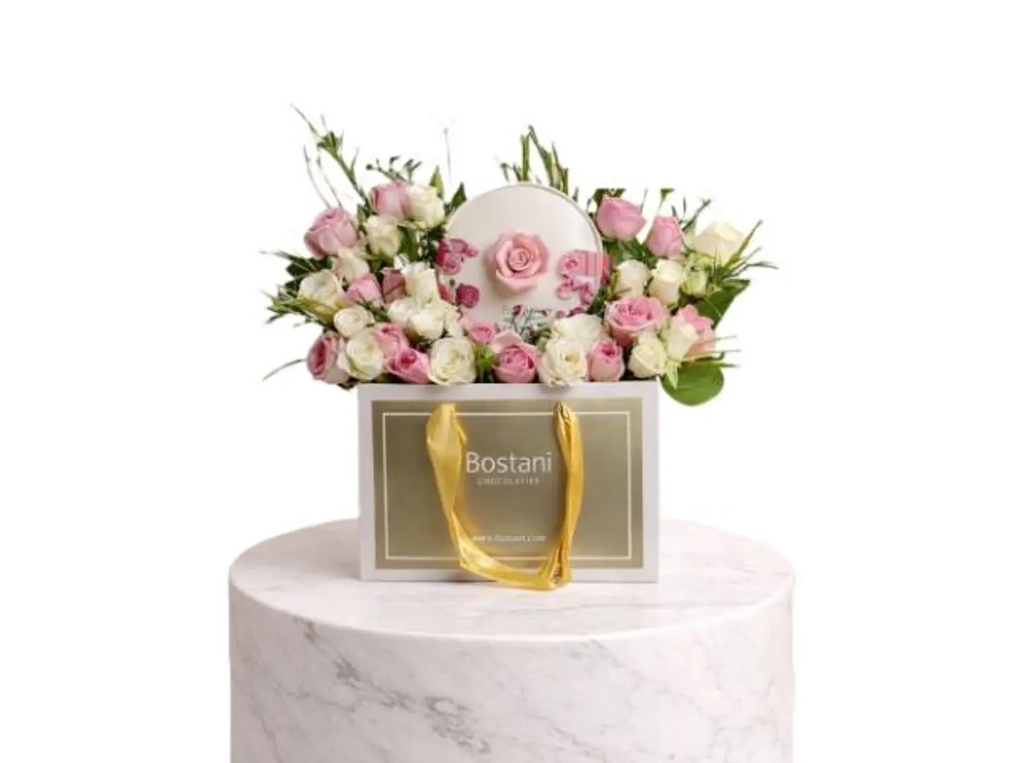 بستاني ورد في ابتسامتك حياة وفي نظرتك أمان