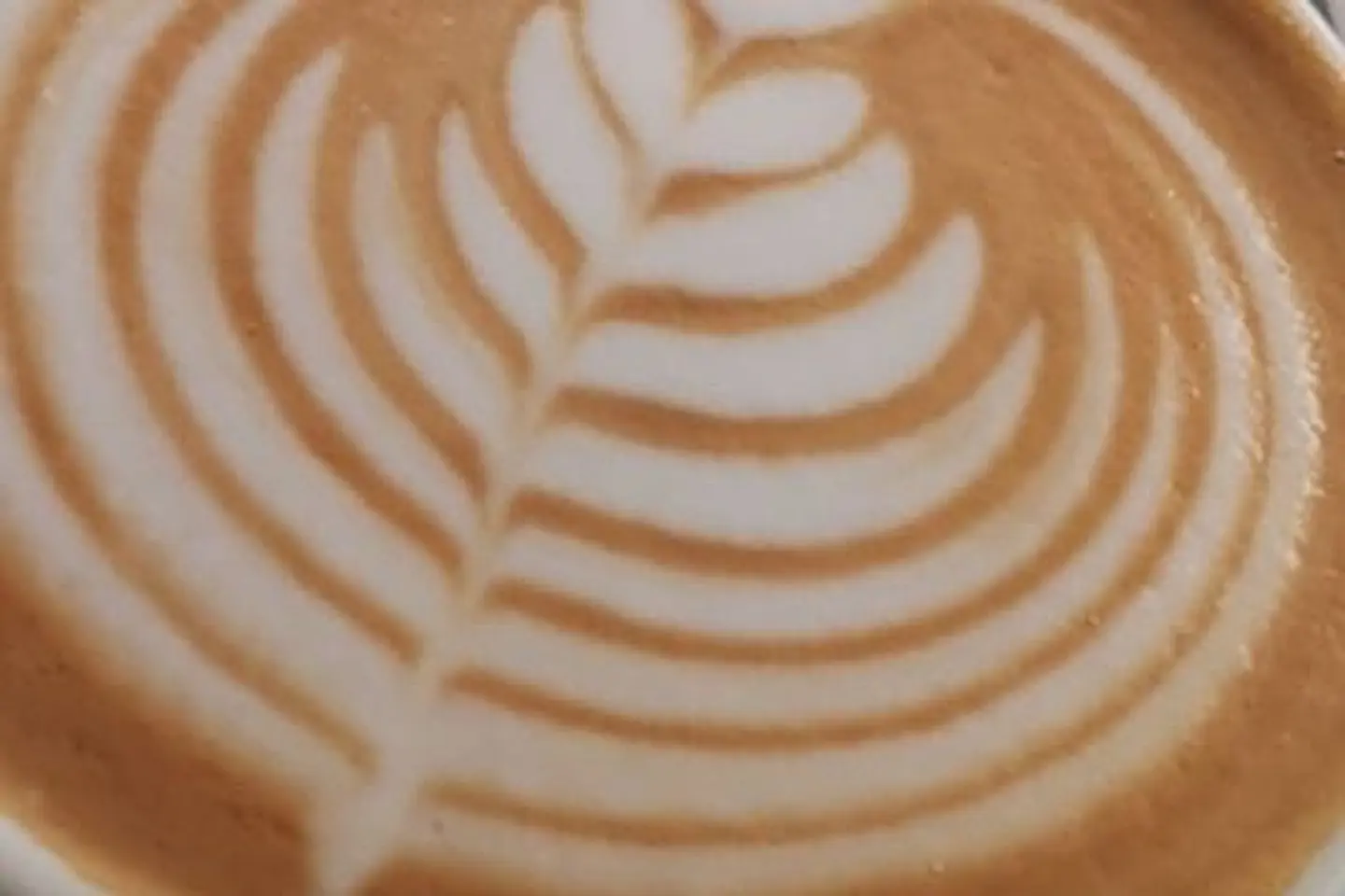 كابتشينو بالبندق ساخن