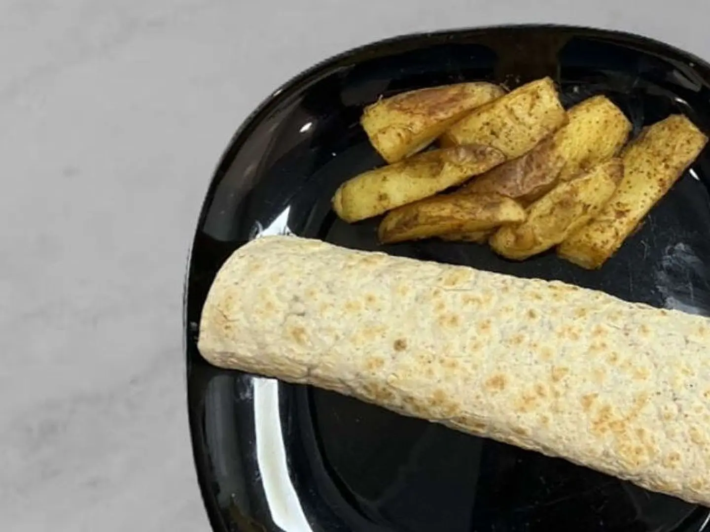 سندويش تورتيلا لحم