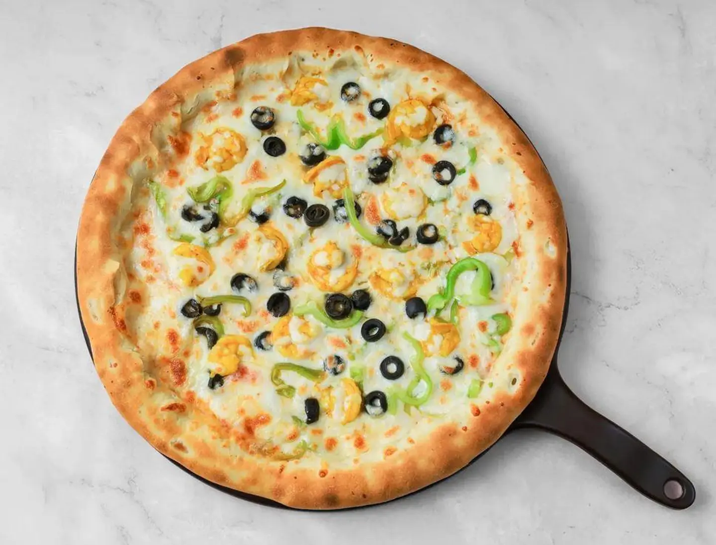 Mixed Pizza With Cheese Edges