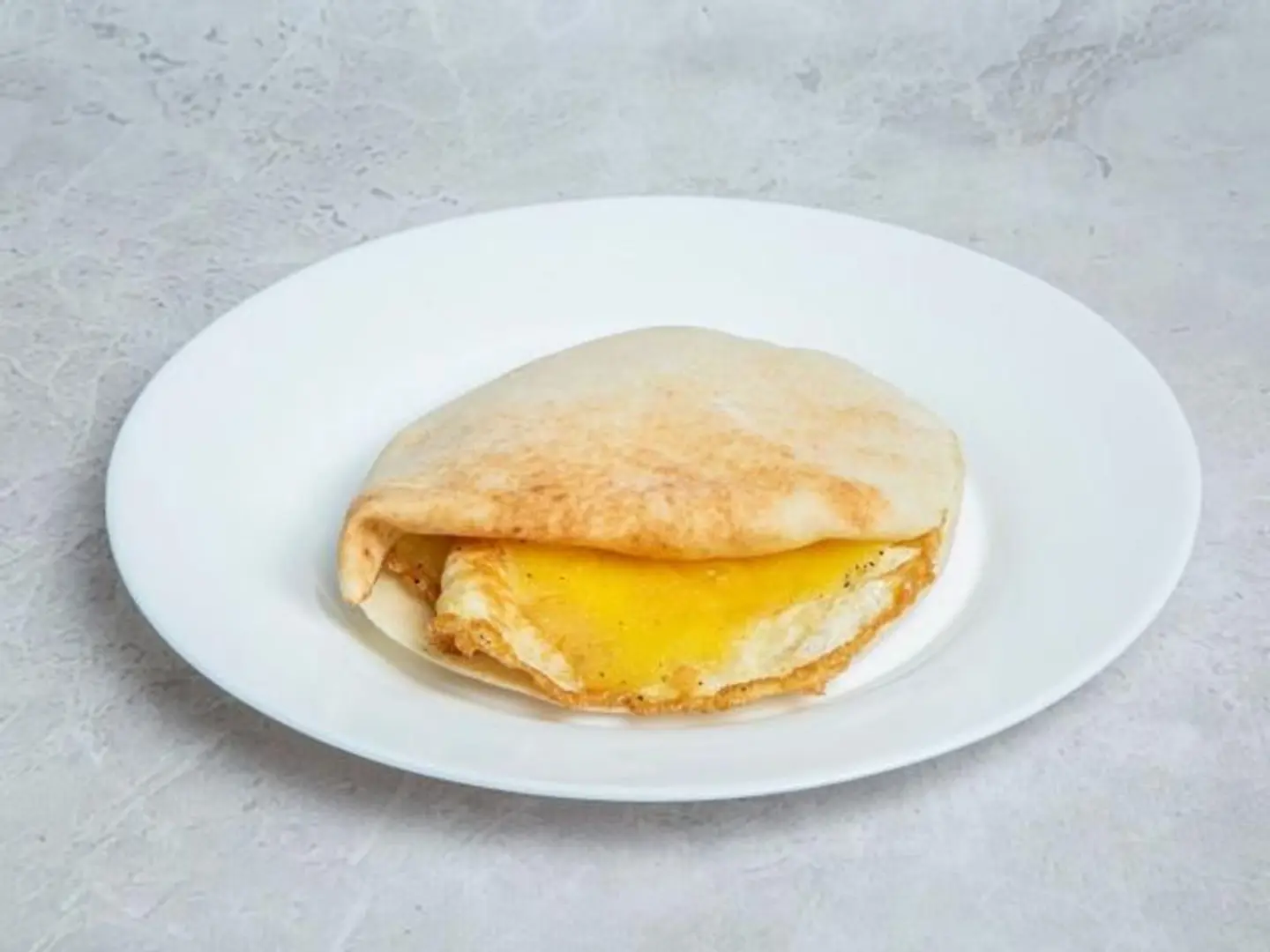 ساندوتش بيض مقلي بالجبنة