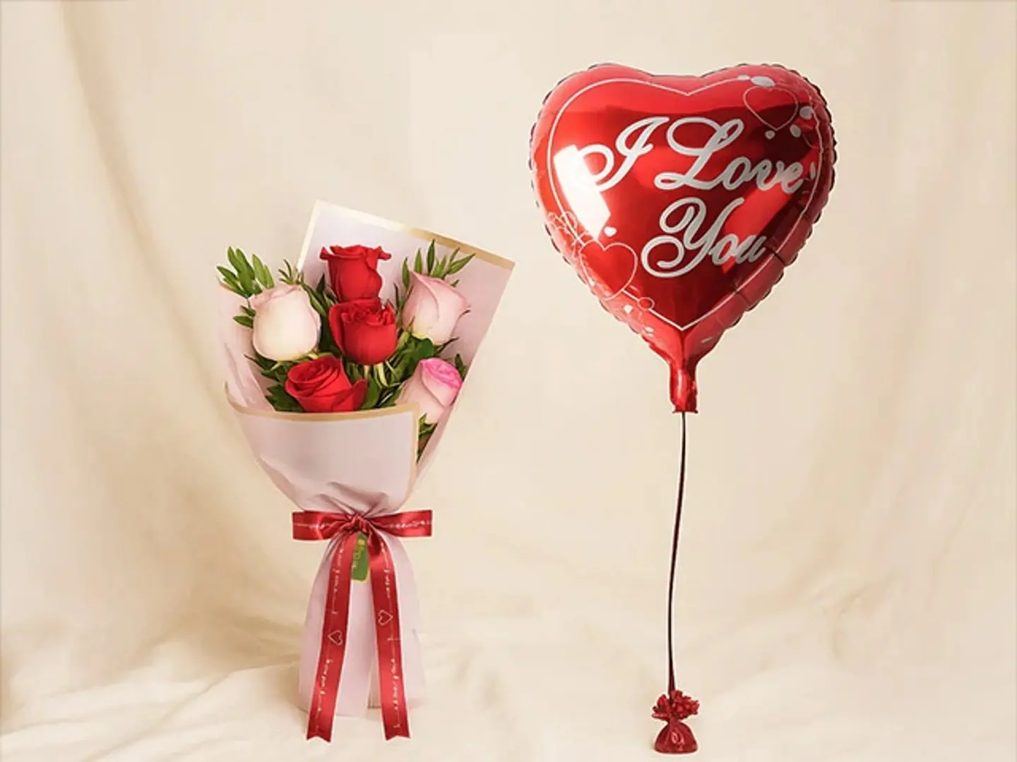 وصال الحب باقة ورد أحمر ووردي - زهرة