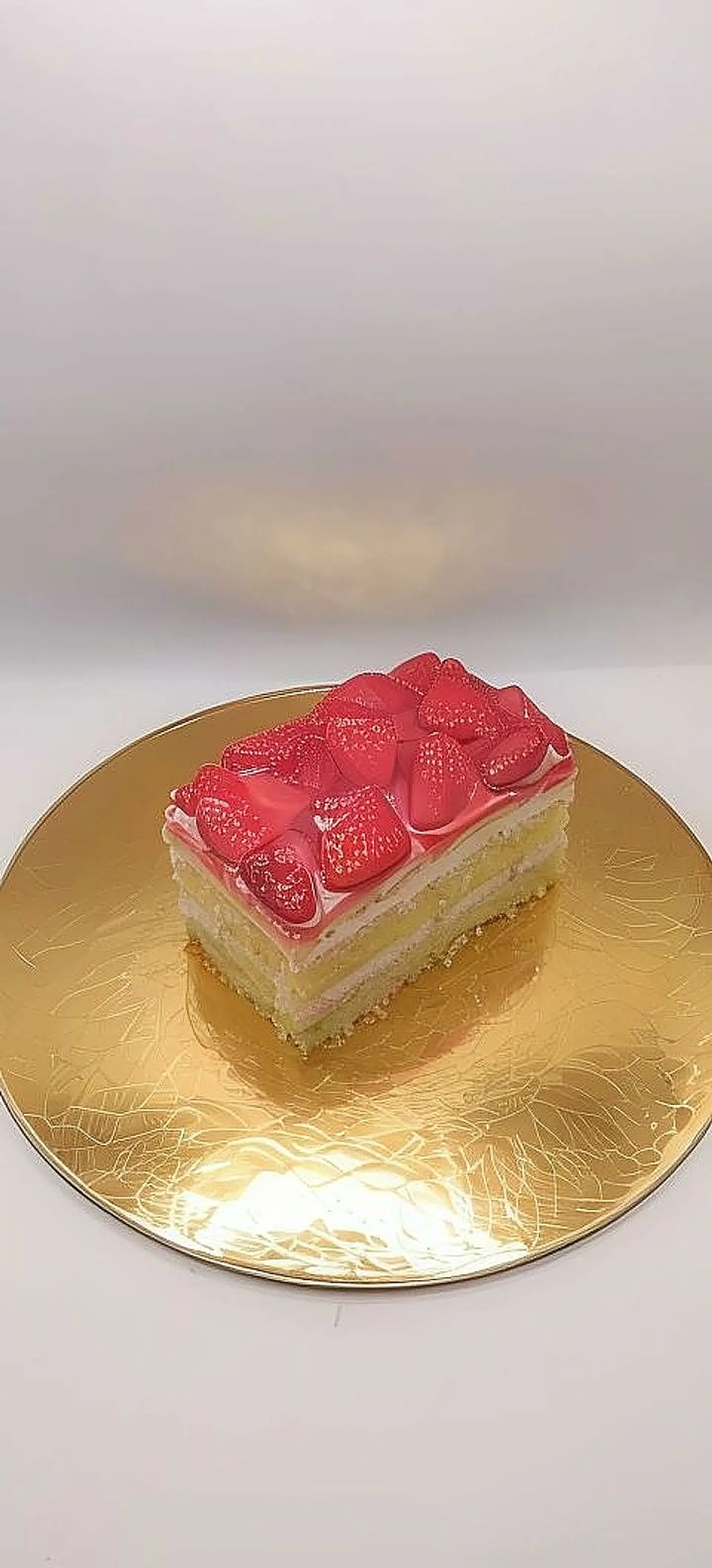 قطع كيك فراولة