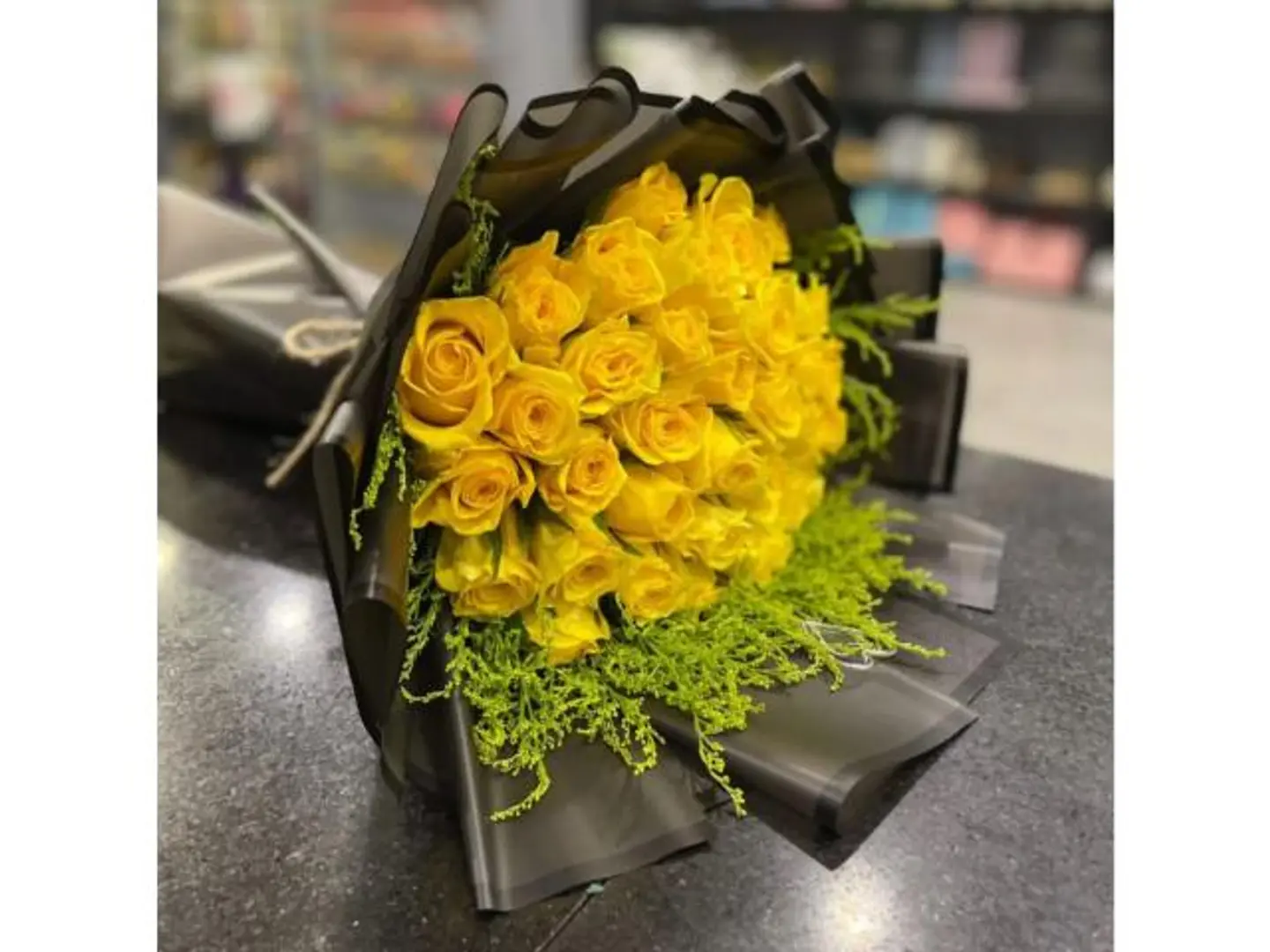 باقه اصفر بتغليف اسود مع السلتاجو