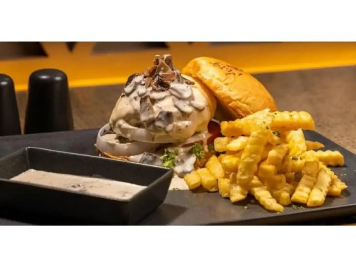 برجر لحم بقري مع الفطر