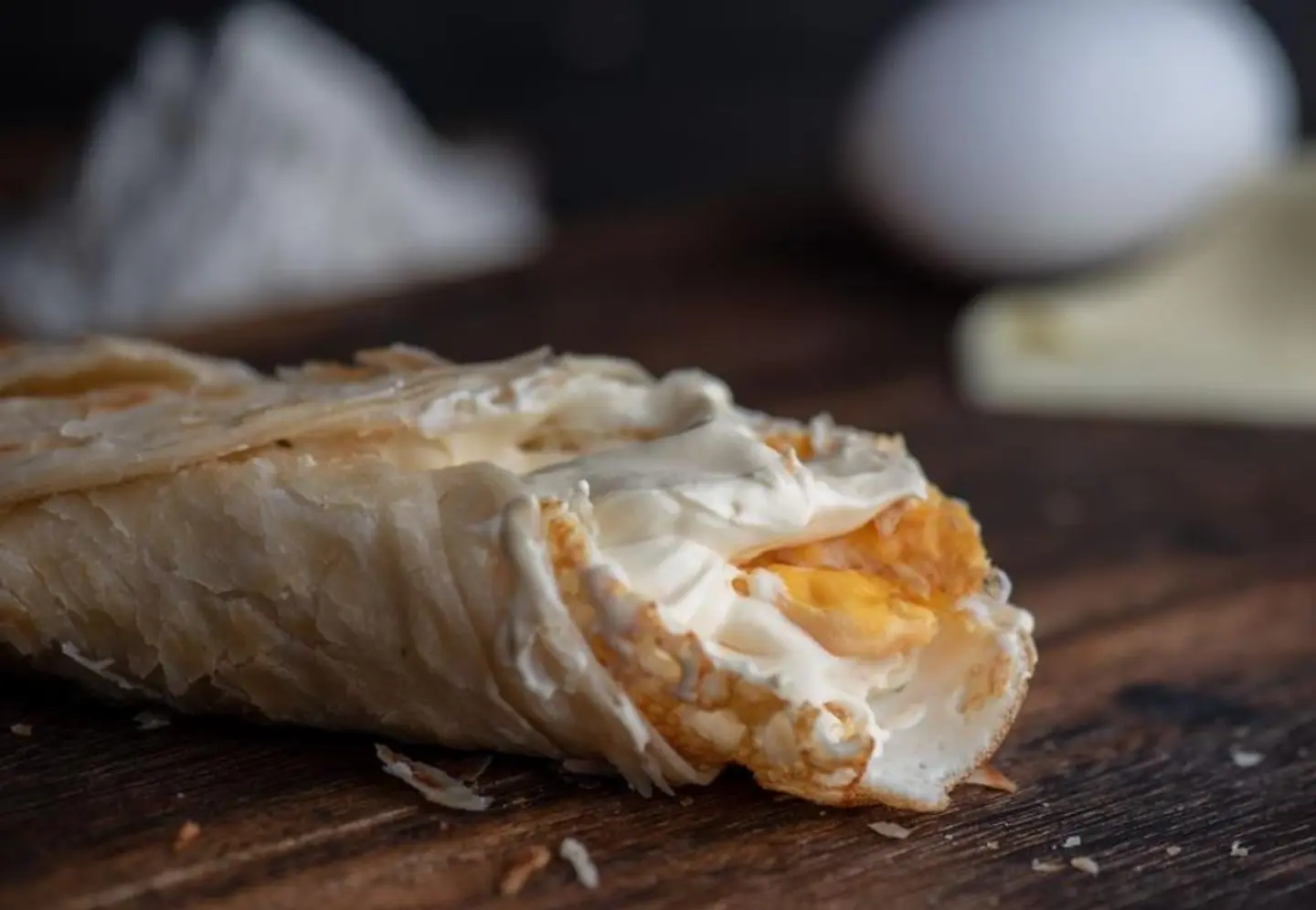 شباتي خبز على الصاج بيض مسلوق جبن