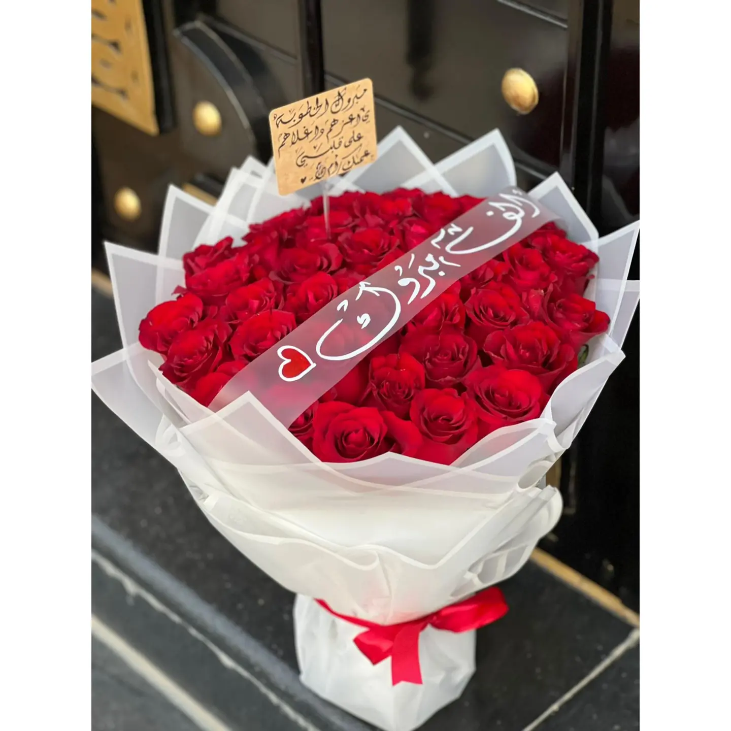 White Bouquet Suitable For Natural Red Flowers
