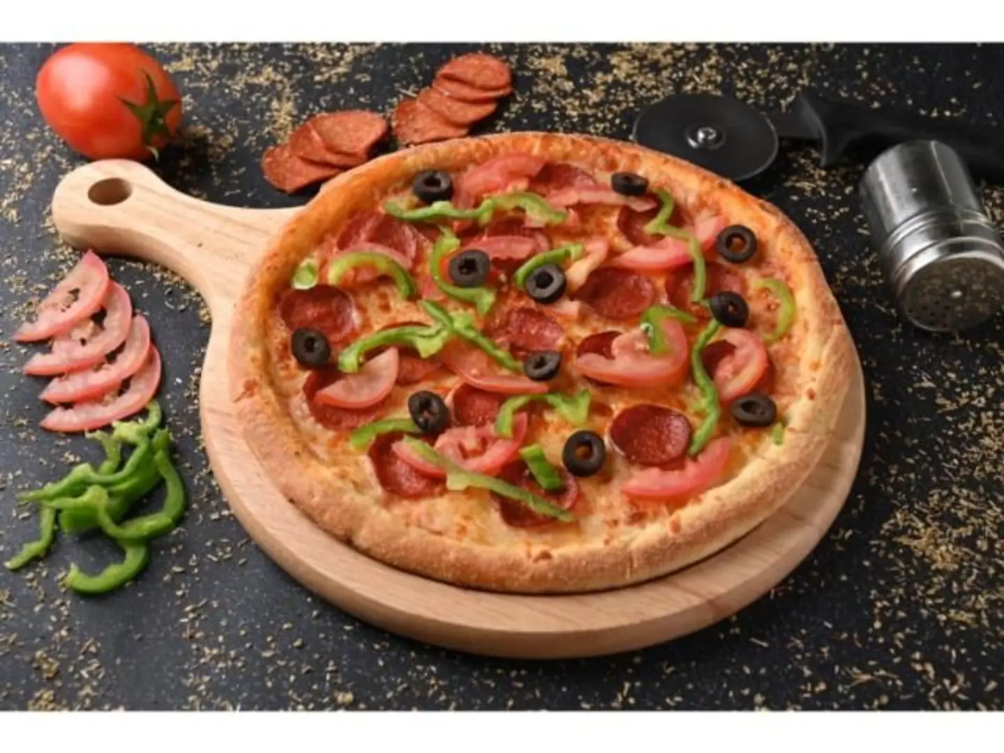 بيتزا فيجي ببروني وسط