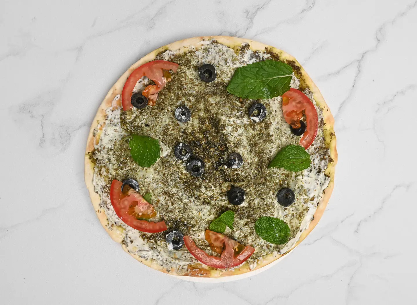 لبنة وخضار وزعتر