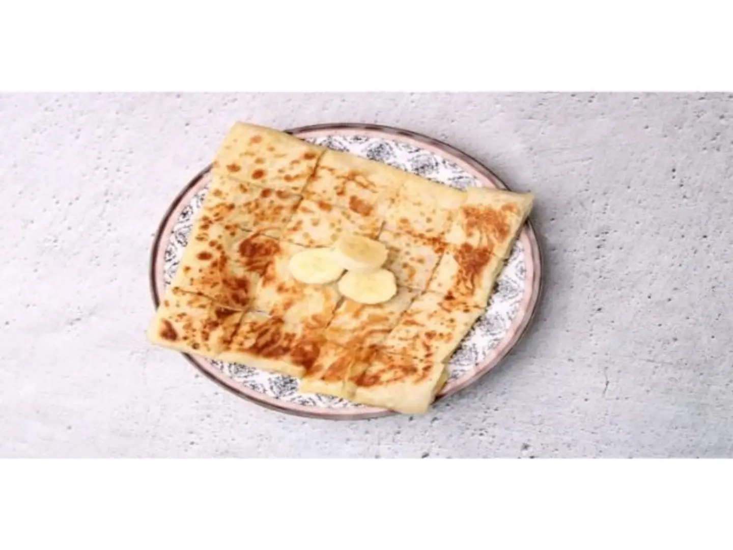 Sweet Mutabbak With Banana And Cheese