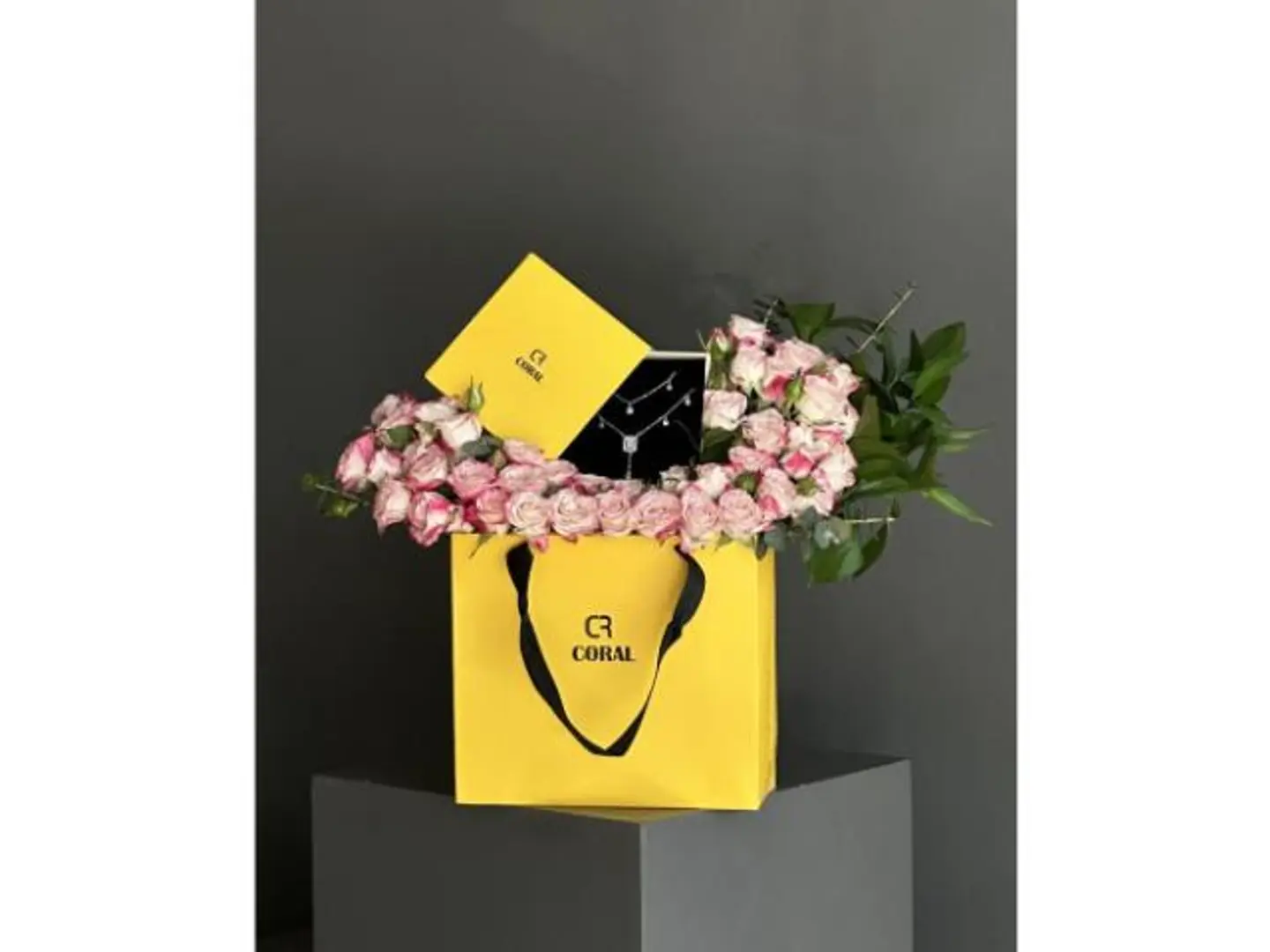 Tenderty Necklace With Flowers