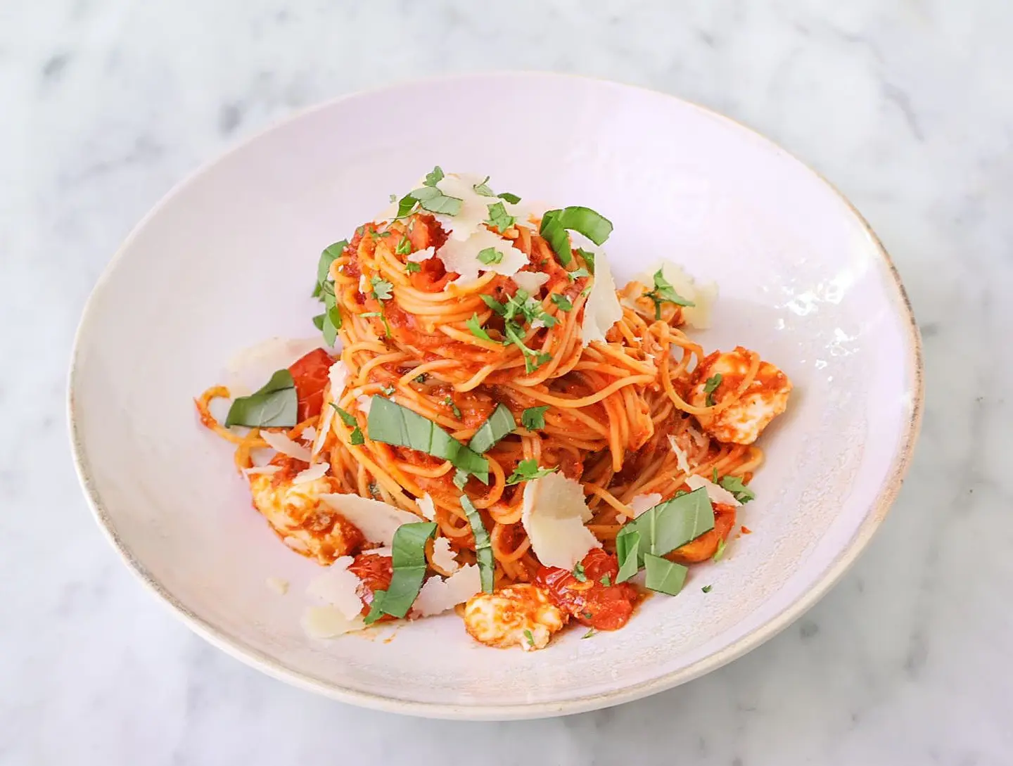 باستا الطماطم الكرزيه