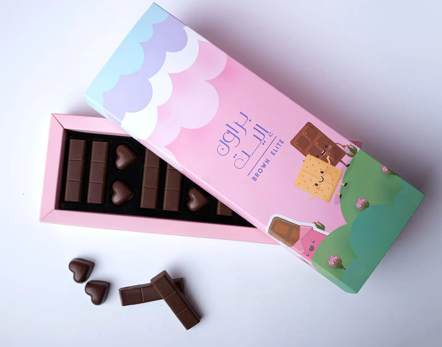 Belgian Chocolate Brown Elite – Strawberry & Crunchy Biscuit