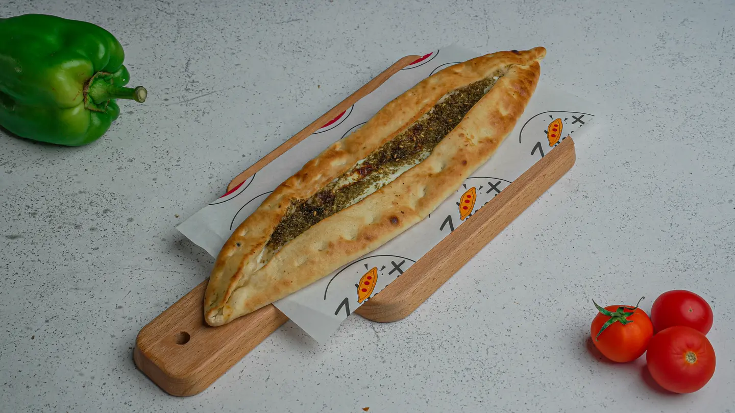 فطيرة لبنة مع زعتر