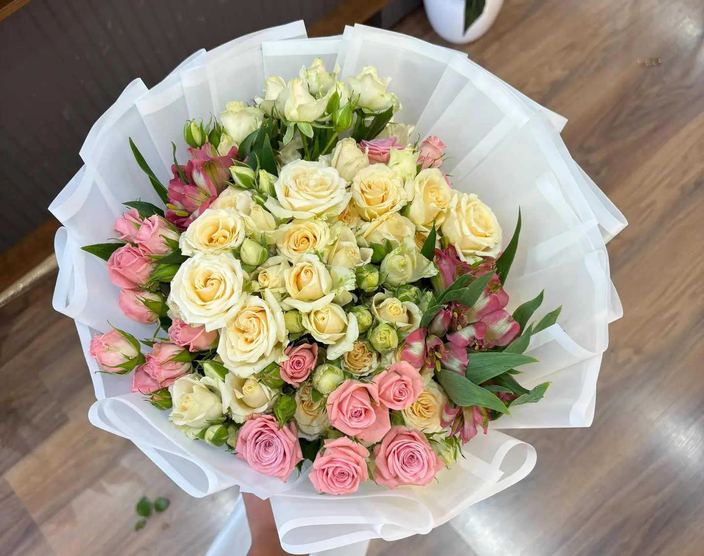 باقه ورد طبيعي تغليف ابيض