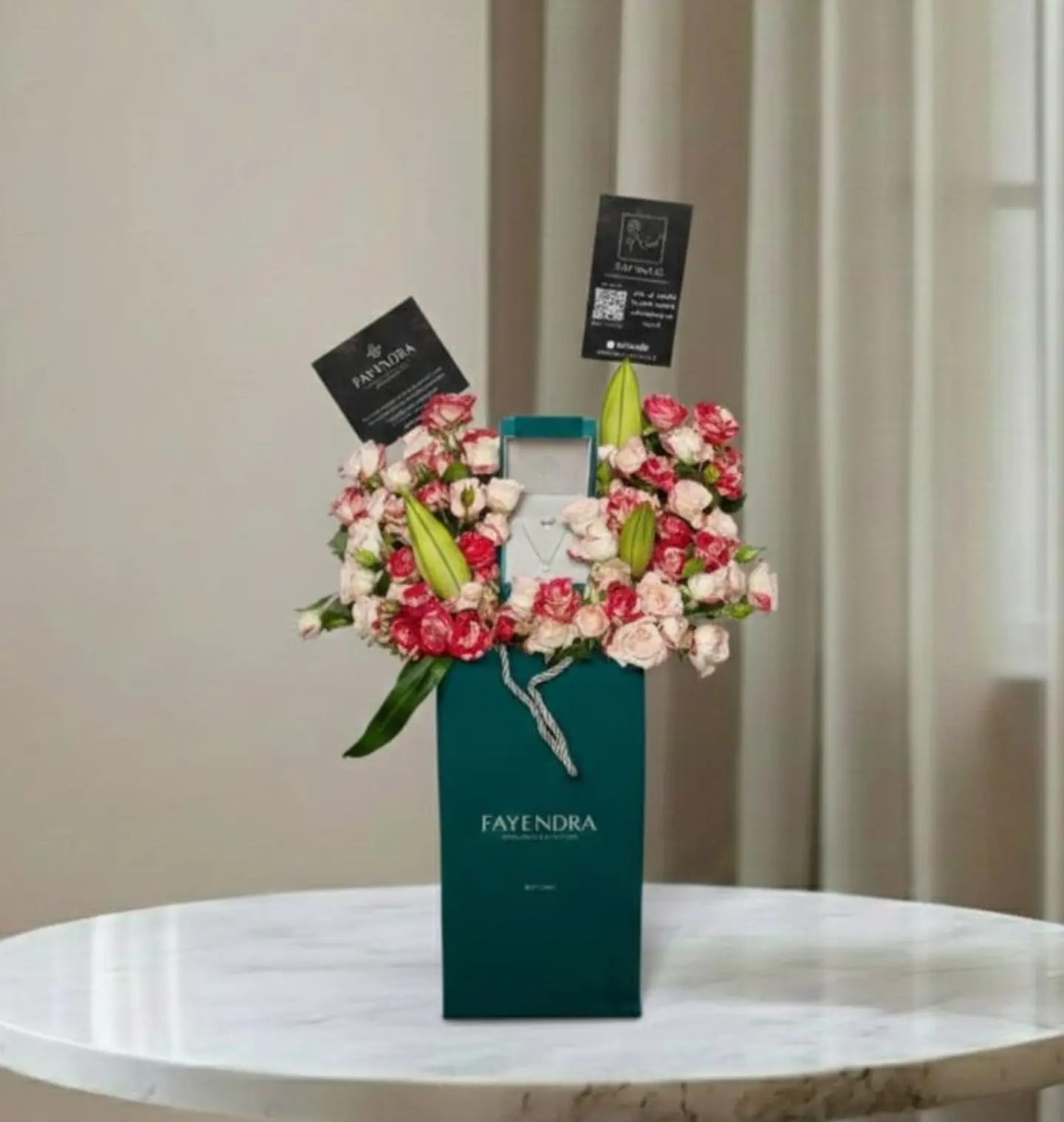 قلادة الفضة من فايندرا