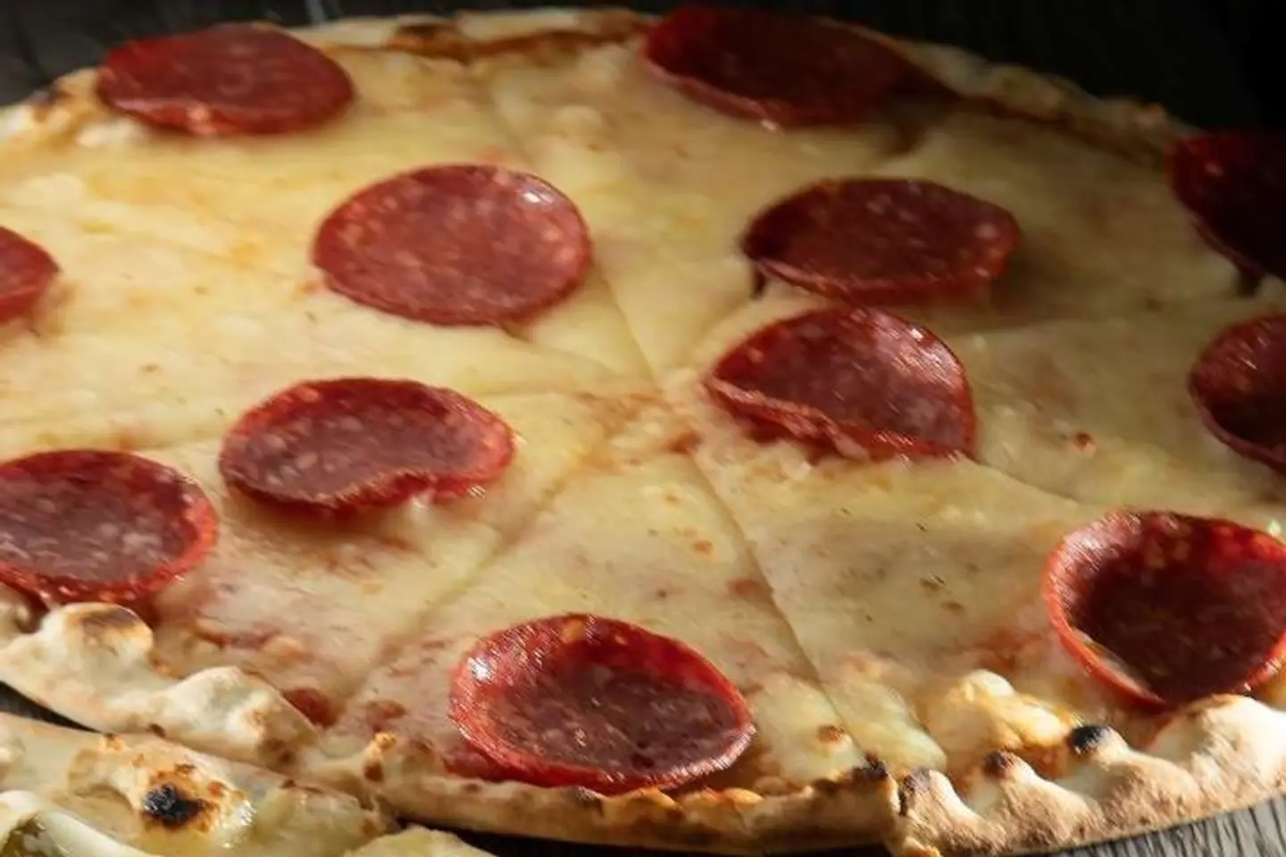 بيتزا بيبيروني