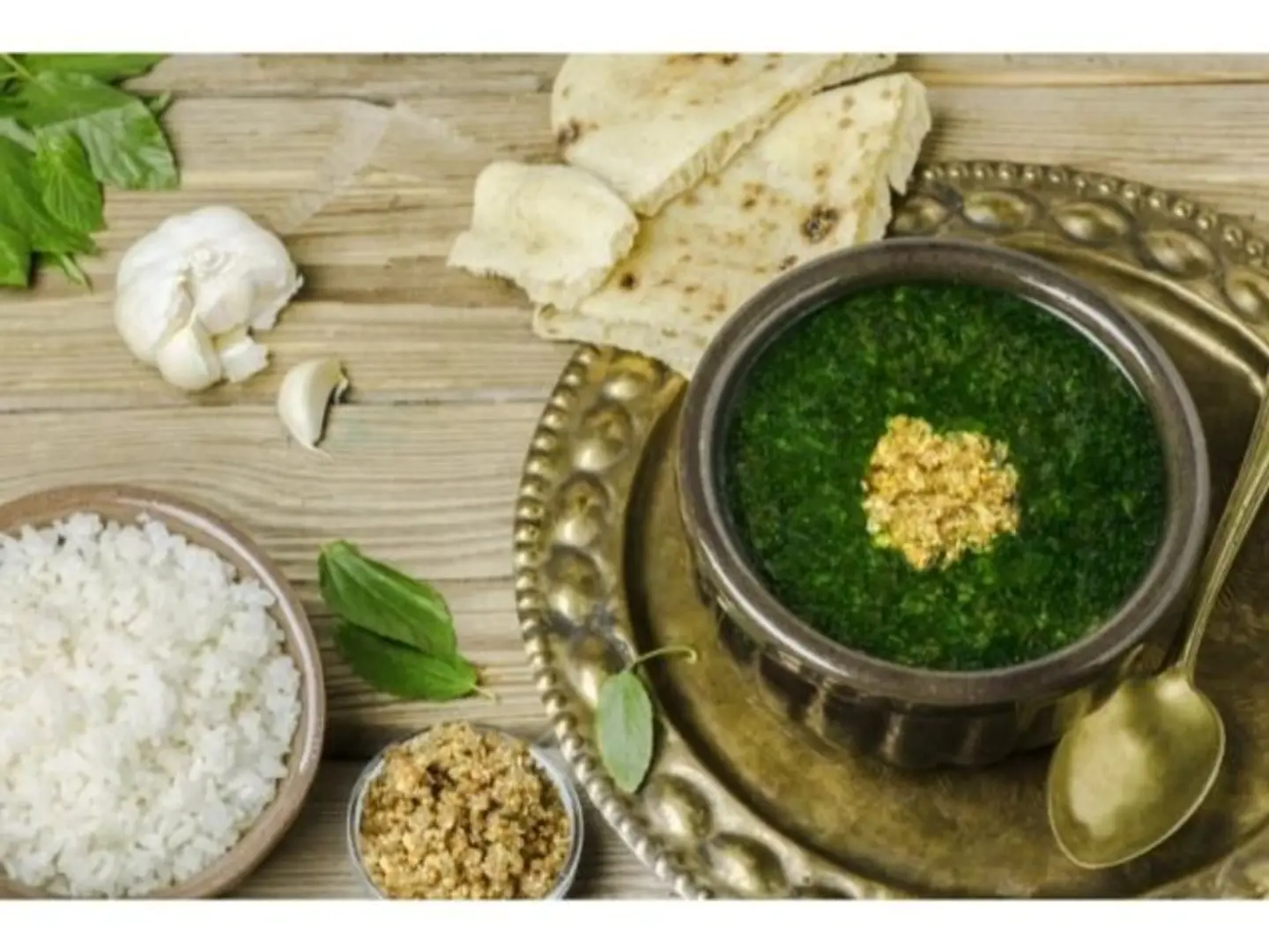 وجبة دجاج ملوخية مع الأرز الأبيض المطهوه بطريقه صحيه ٤٨٥ سعره حراريه