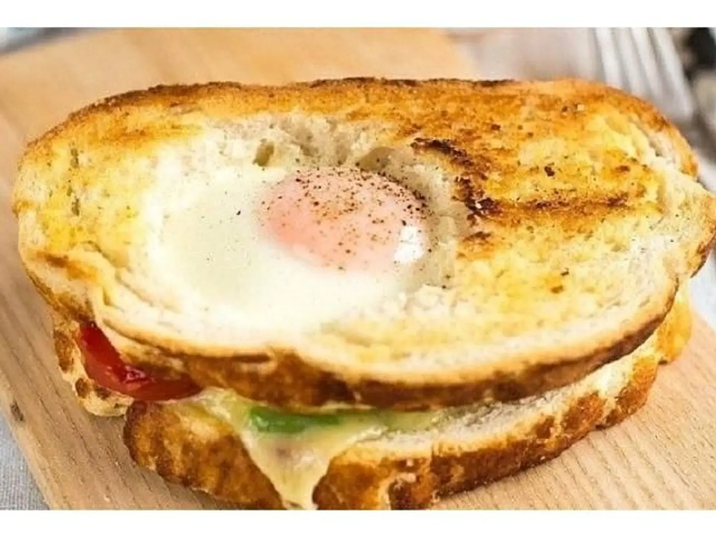 ساندوتش بيض عيون