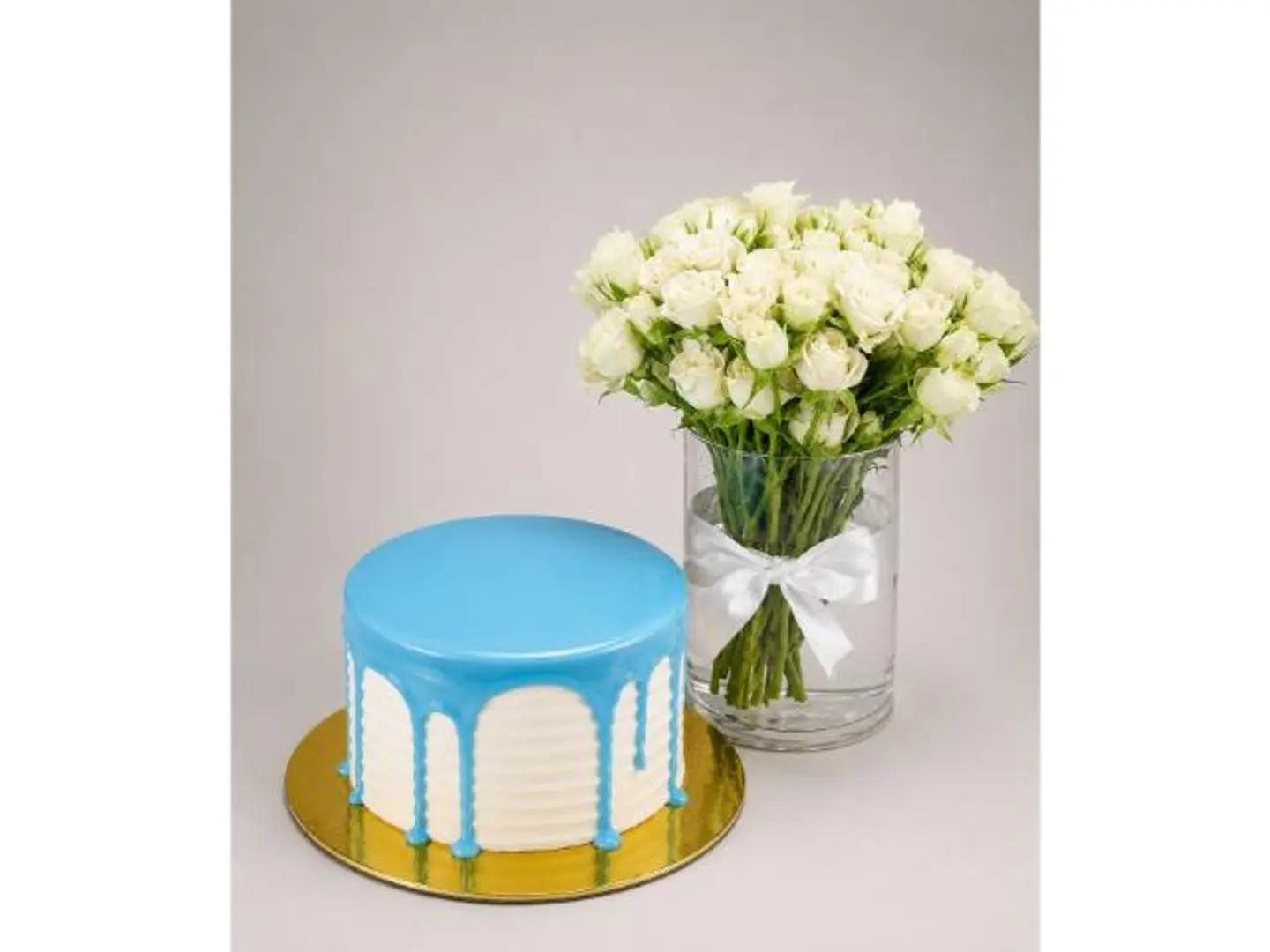 White Baby Rose Vase With Cake