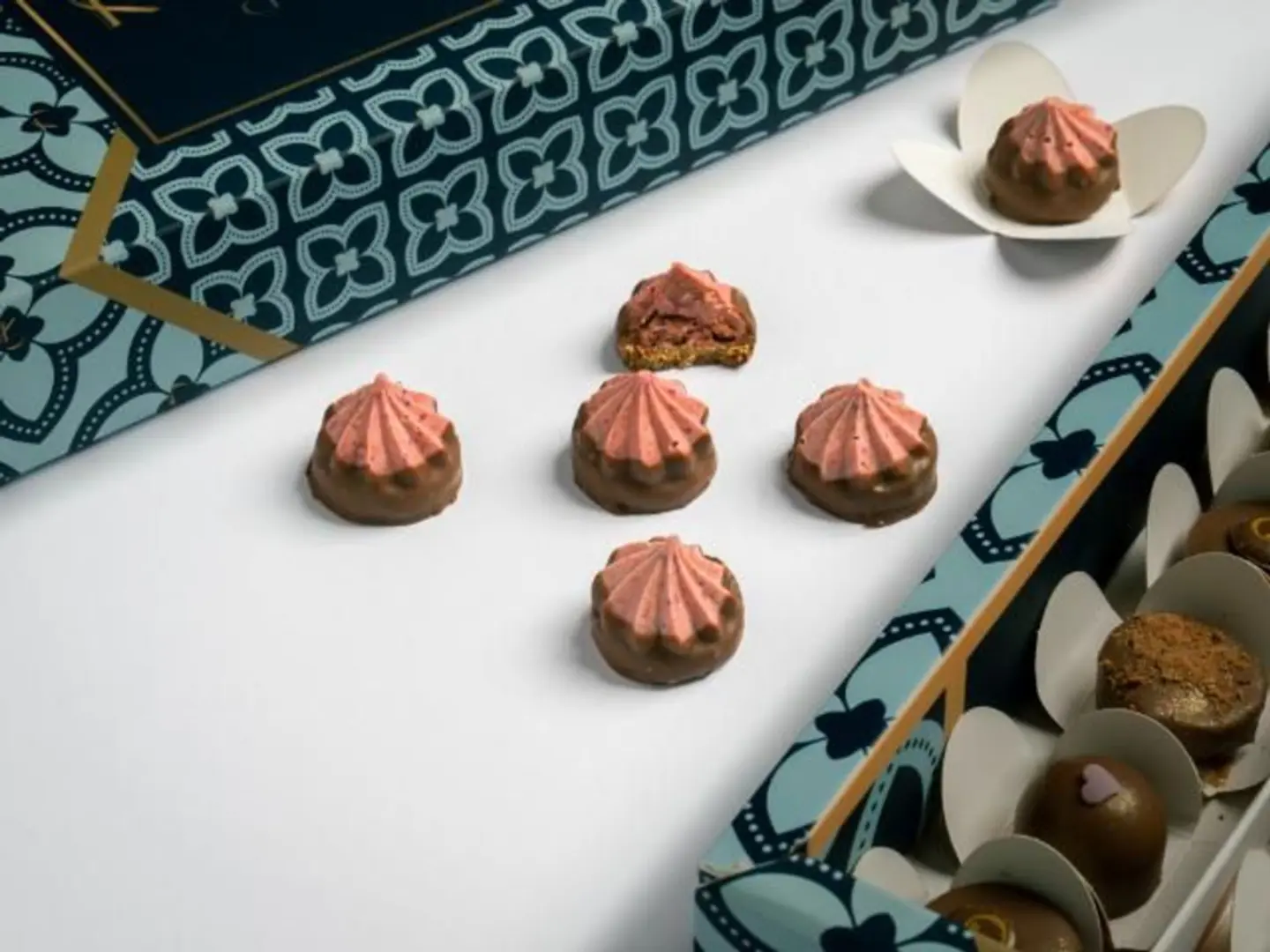 Pyramid Box With Caramelized Pistachio And Berries