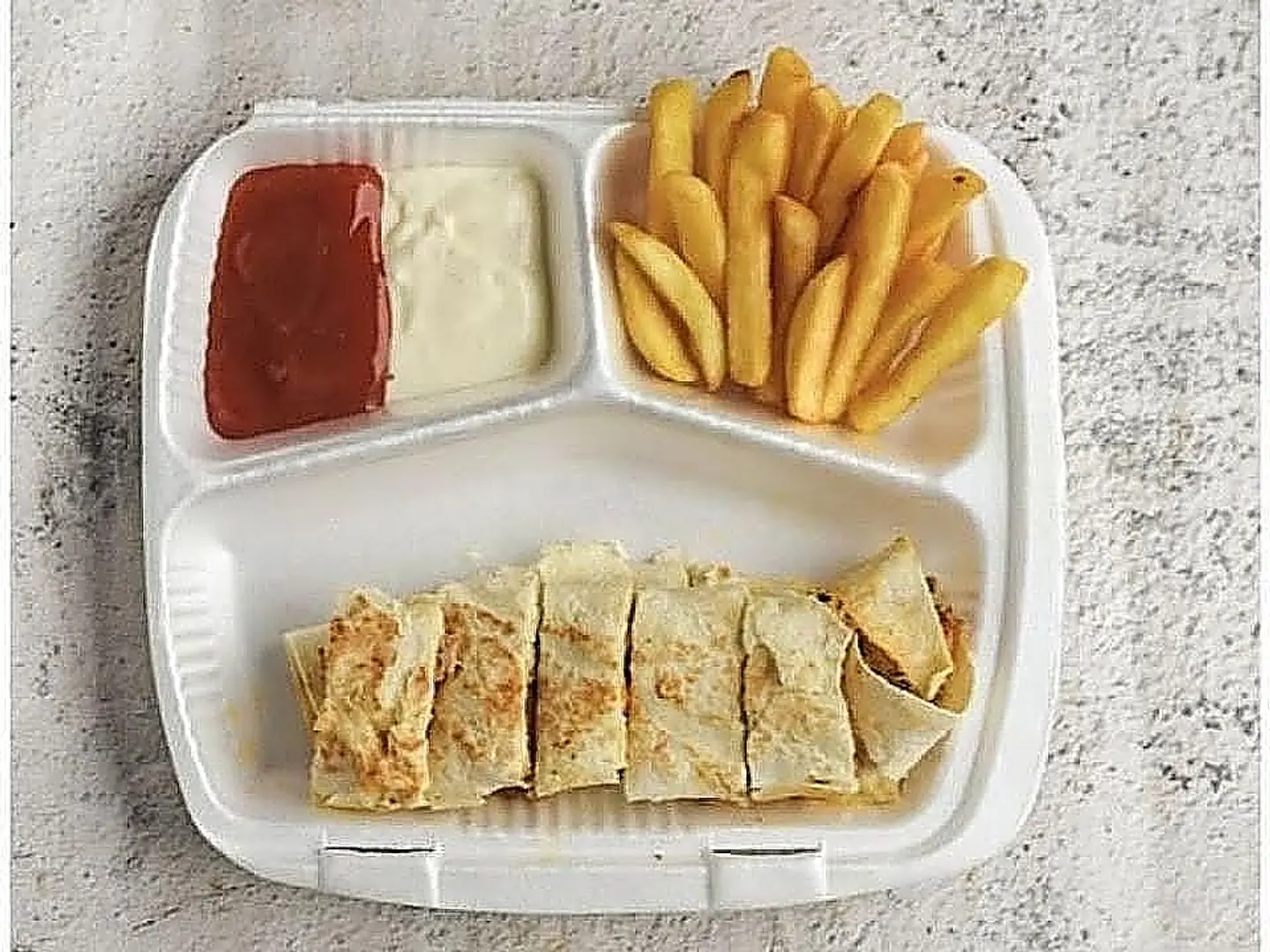 Small Arabic Plate With Chicken And Cheese