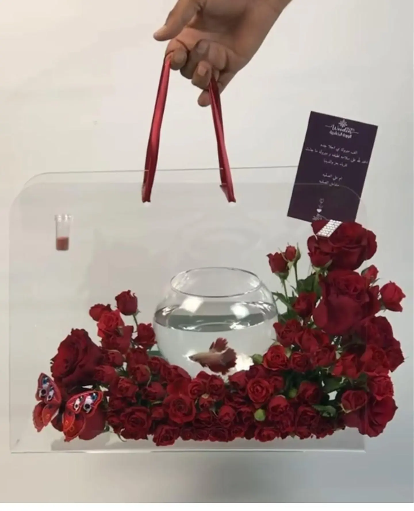 بكس اكرلك مع الورد والسمك