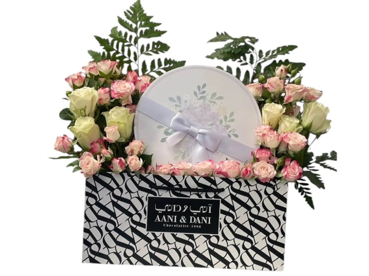 تنسيق ورد ابيض ووردي مع شوكلاته اني وداني