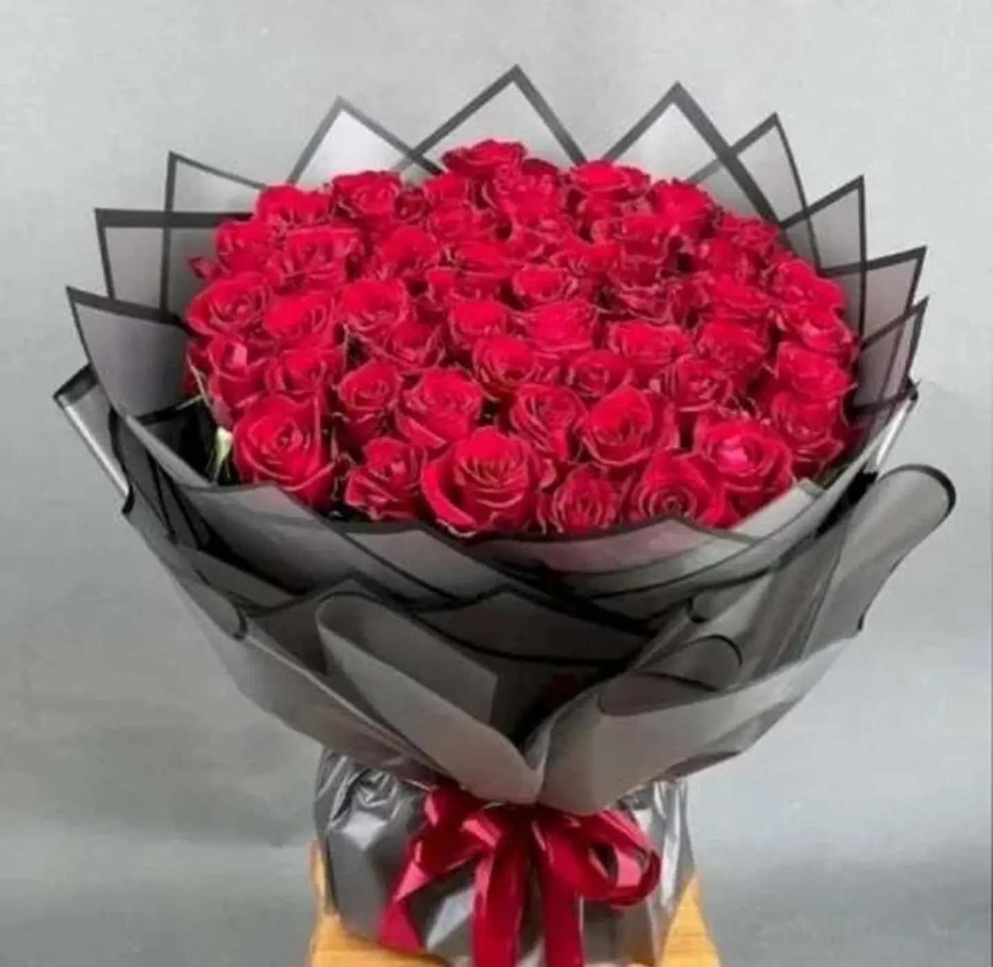 بوكي كبير استثناء، ولو لمرة واحدة هذا الورد لأجمل قلب.