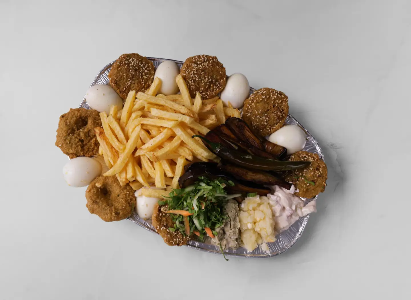 طبق مشكل وسط