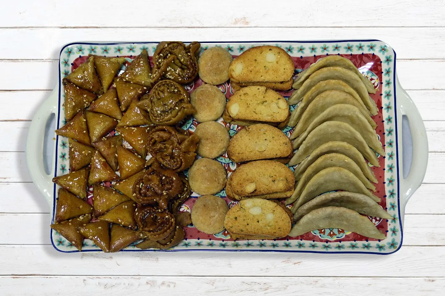 طبق مشكل حلويات مغربية