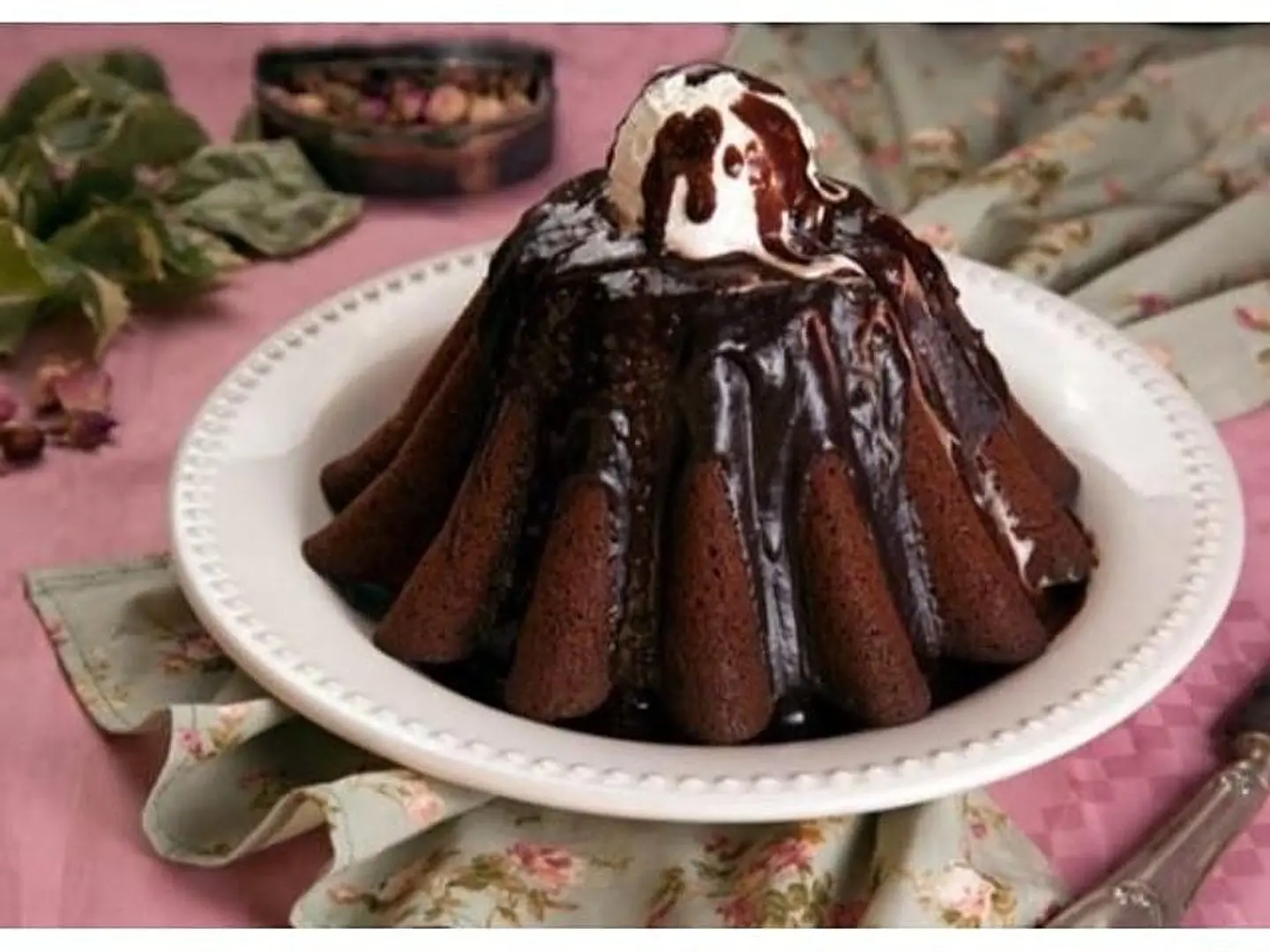 Molten Cake With Ice Cream