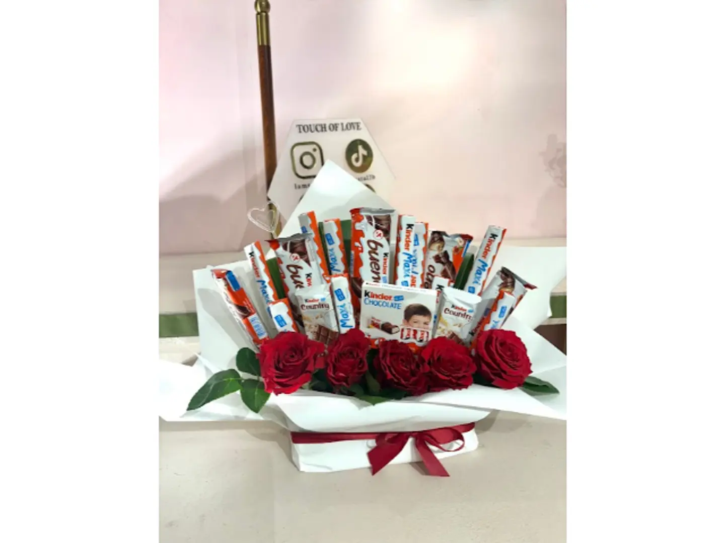 باقة حمراء كيندر