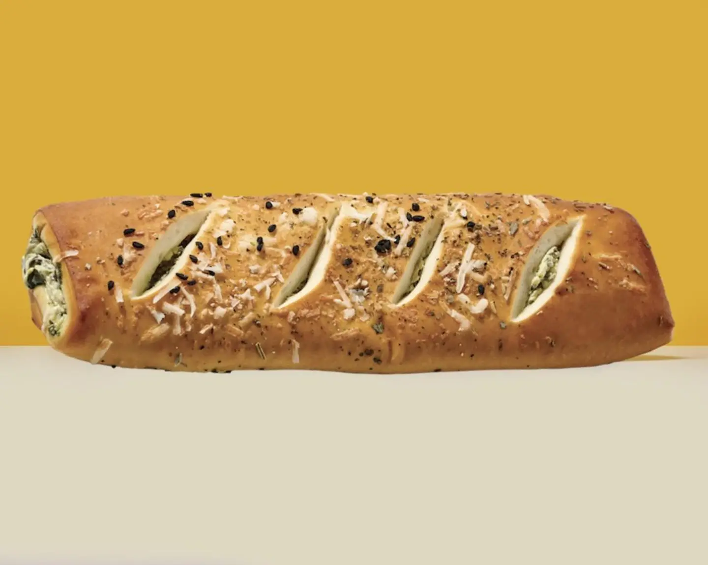 بريتزل سبانخ وجبنة