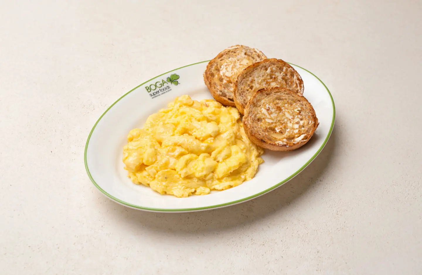 بيض مخفوق مع الخبز المحمص