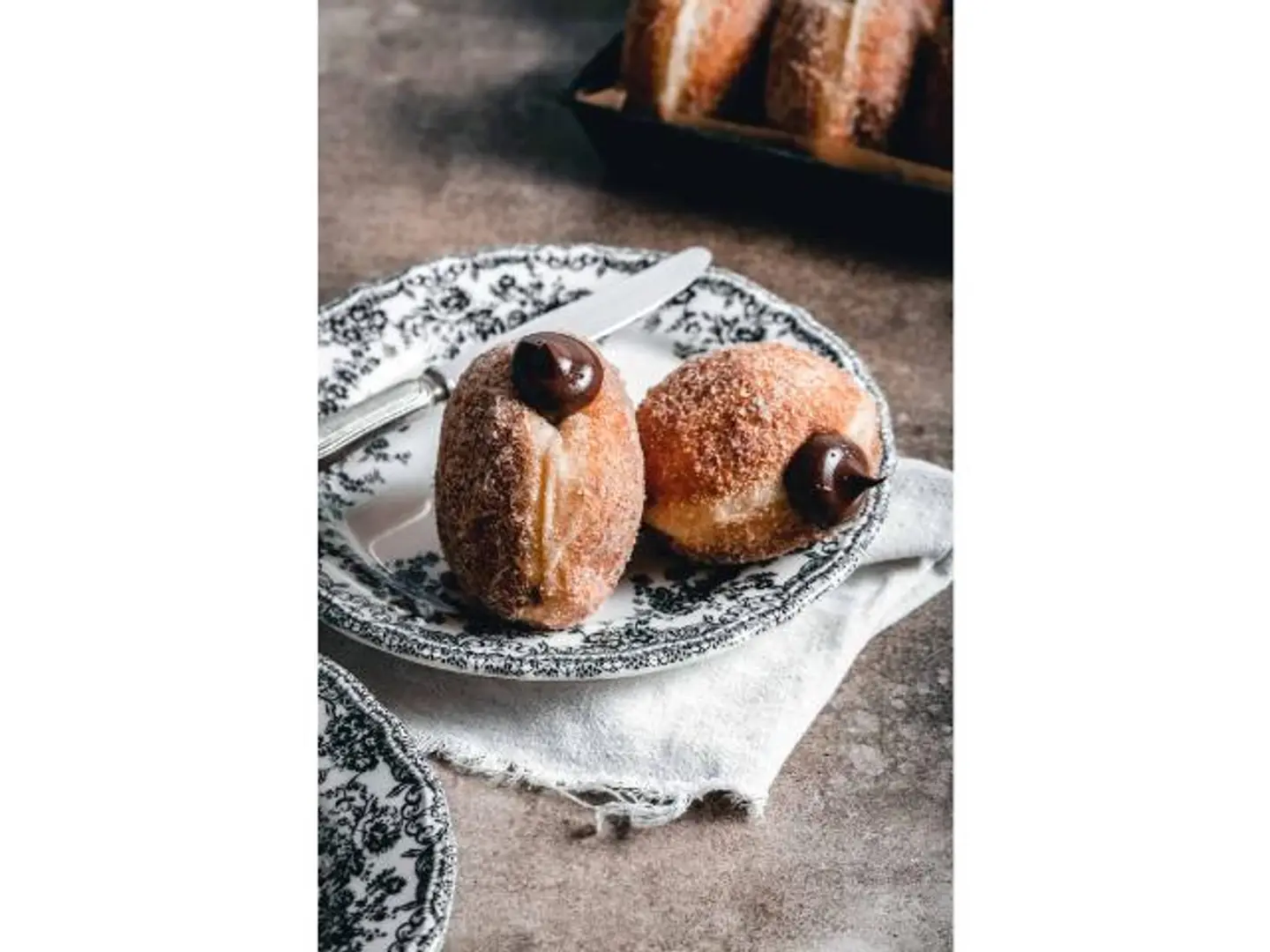 دونات محشوة بالشوكولاتة