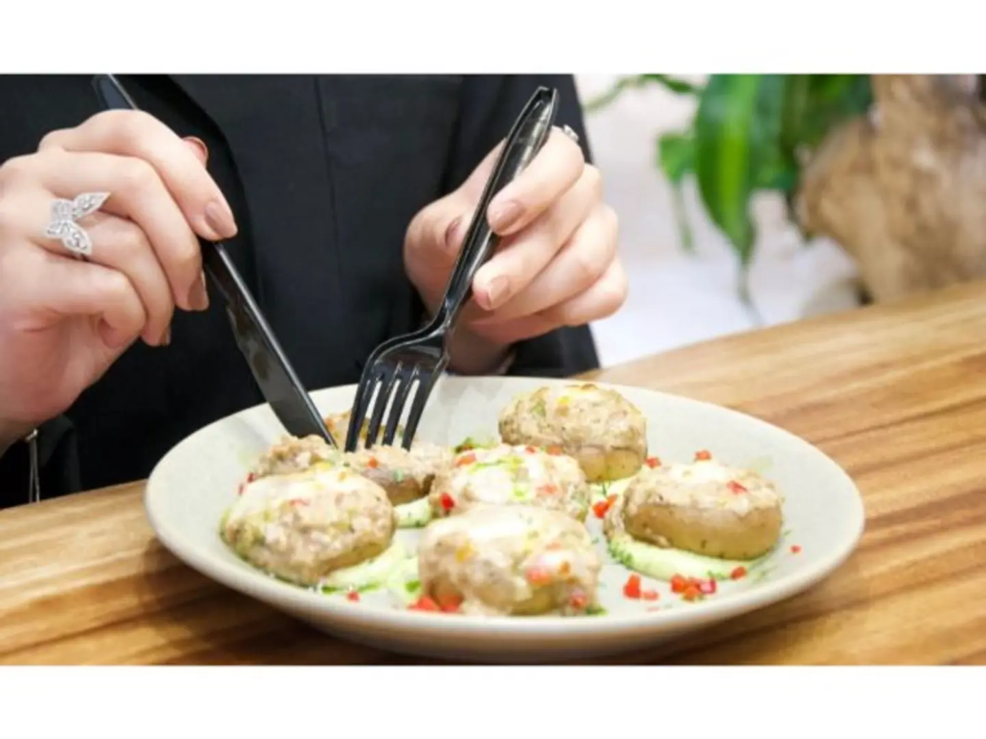 قطع المشروم محشوة باللحم