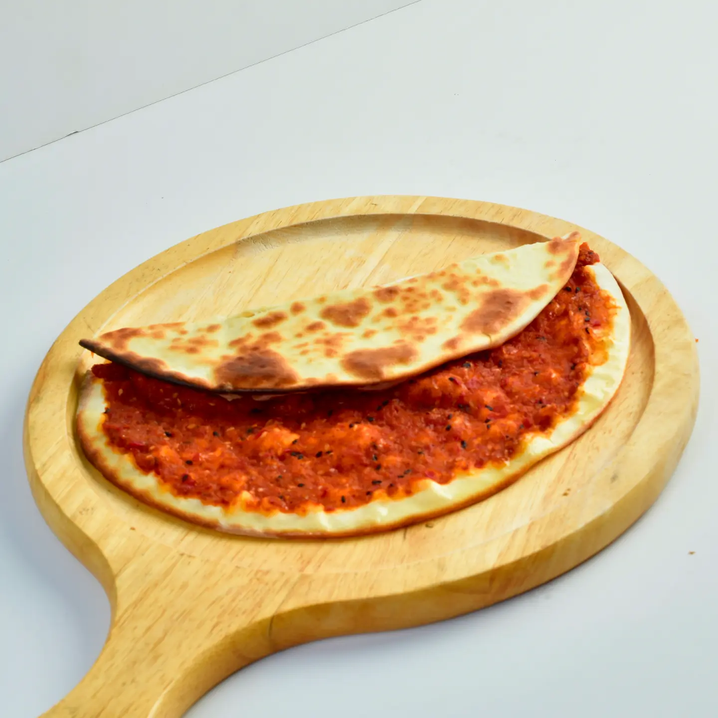 منقوشة محمرة