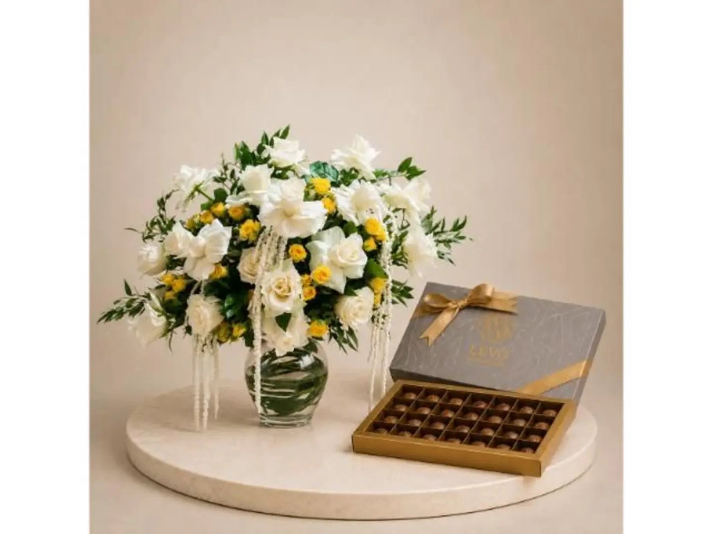 Jasmine Radiance Vase With Levo Chocolates