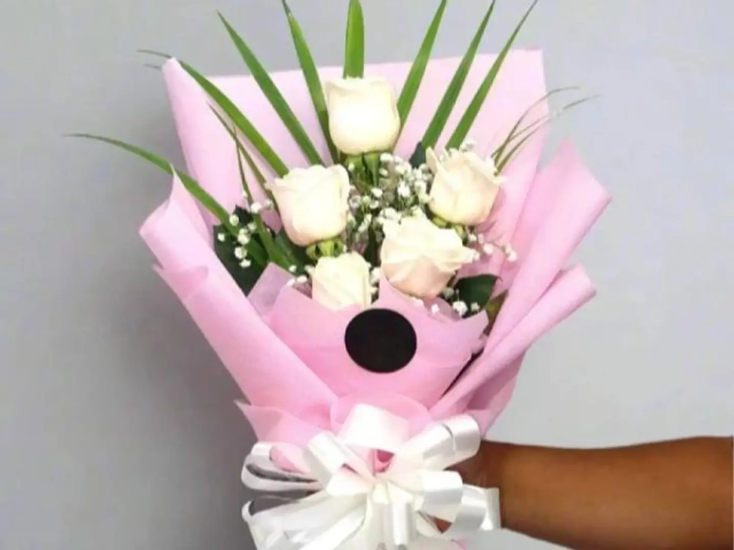 باقة وردة خجولة