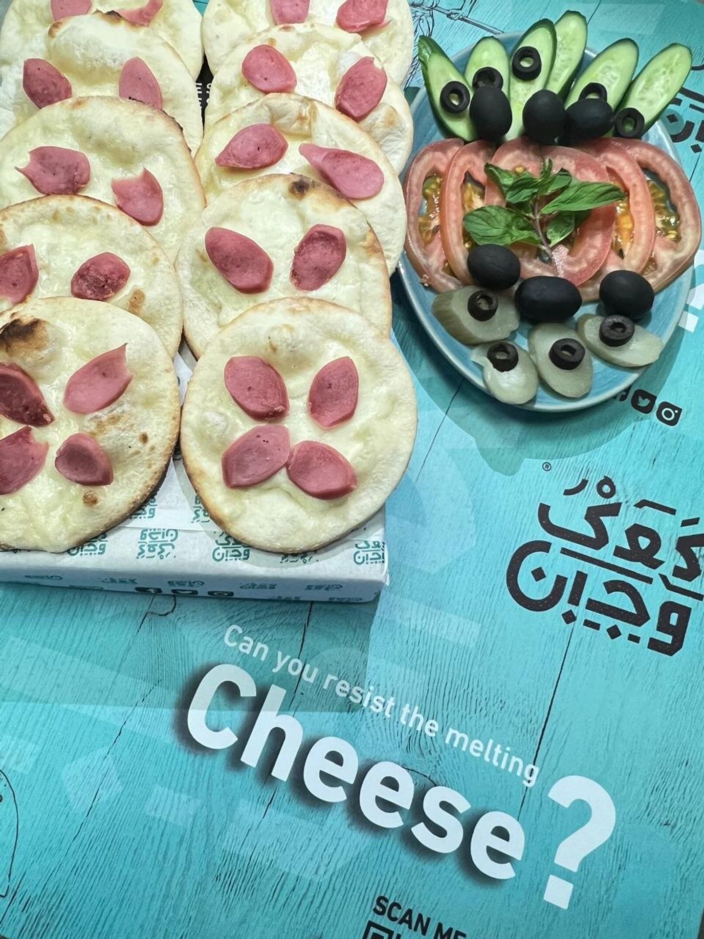 Box Mini Manakish Jebneh W Hot Dog