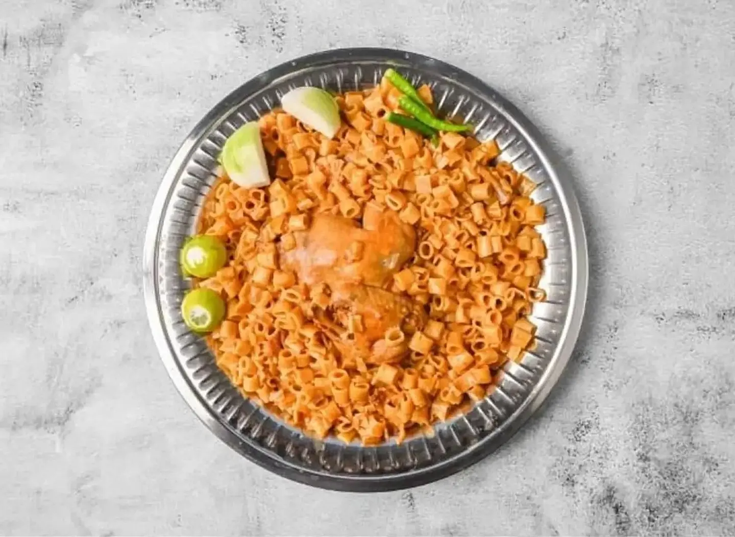 نصف حبة مضغوط مكرونة