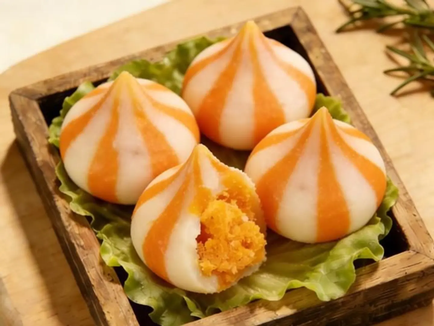 Crab Roe Bun