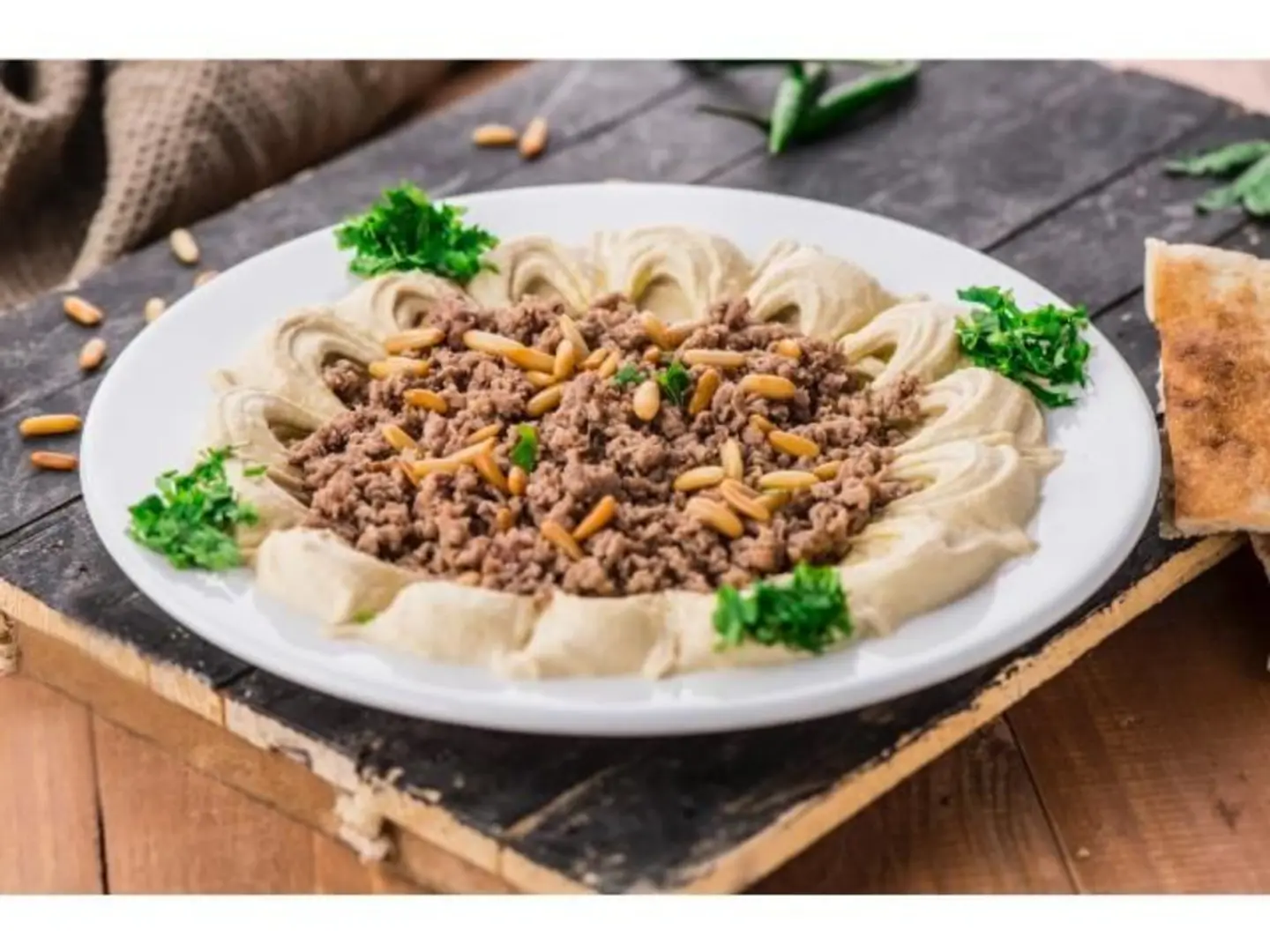 حمص لحمه و صنوبر