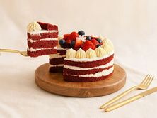 كعكة ريد فيلفيت بالشوكولاتة والكرز - 500 غرام هدية عيد ميلاد وذكرى سنوية لها ( أم , أخت , زوجة ) أو له ( أب , أخ , زوج )
