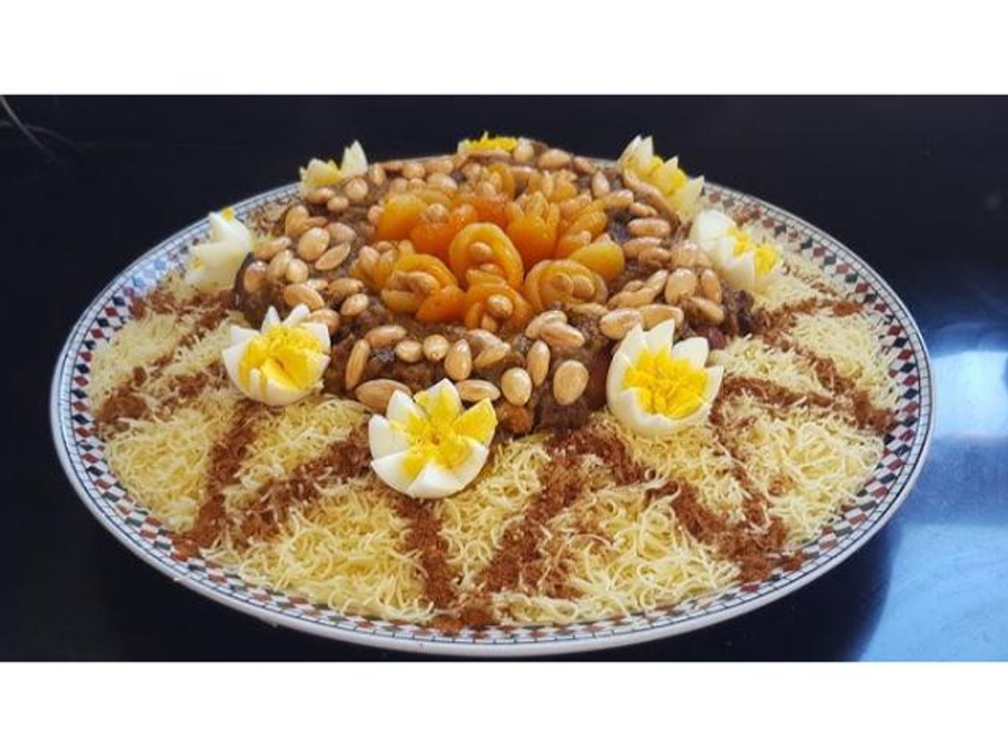 السفة المدفونة بالدجاج