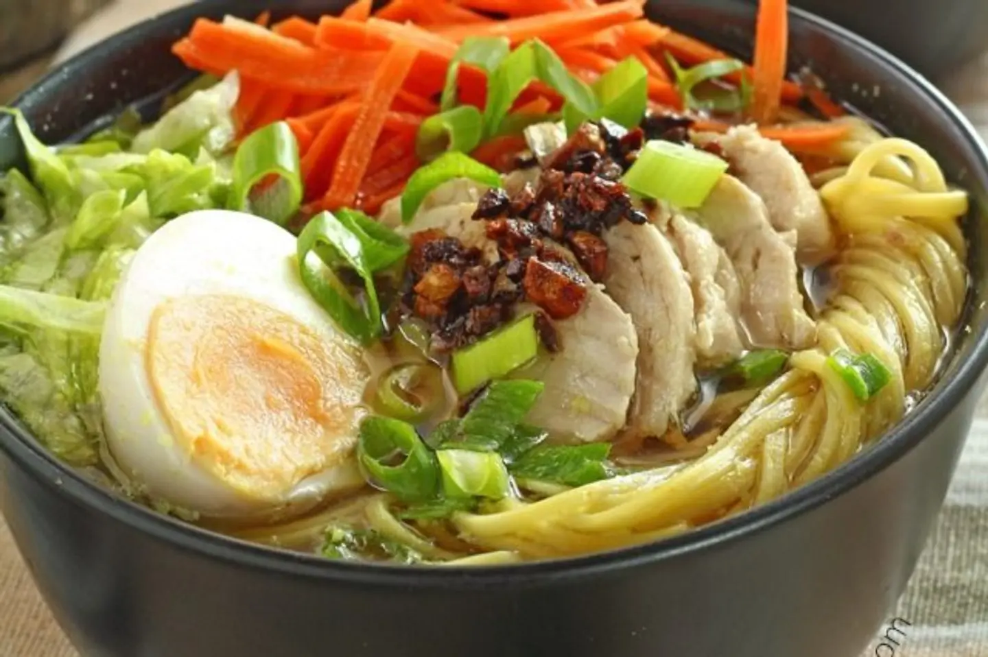 نودلز مامي دجاج