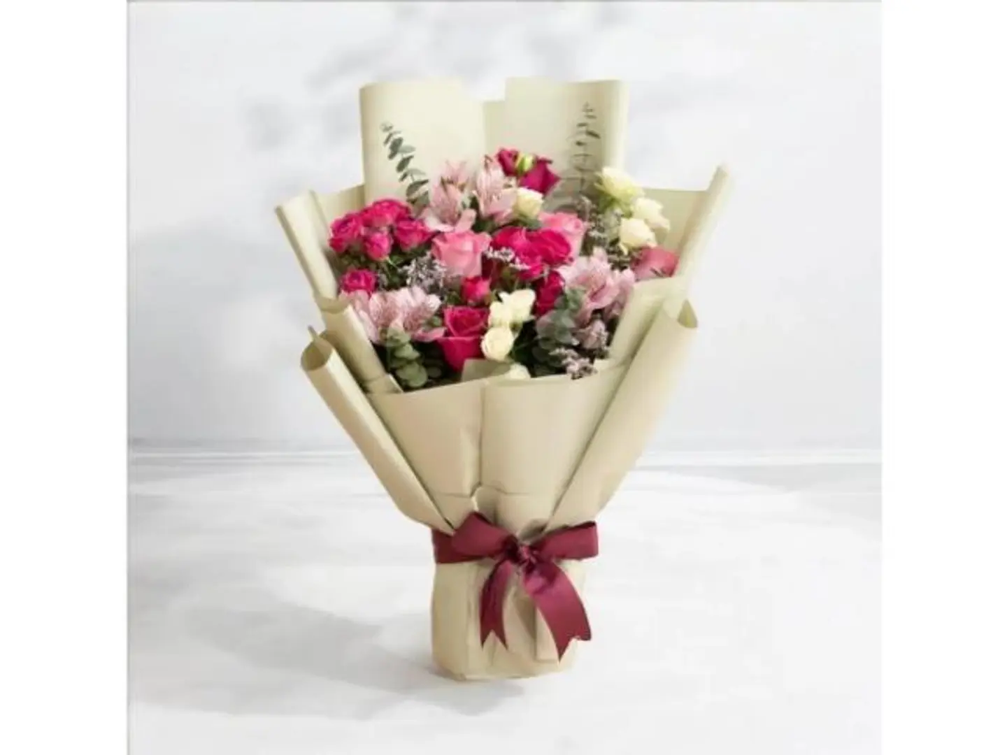 باقة الرقي ورد مشكل ولمسة أوكالبتوس