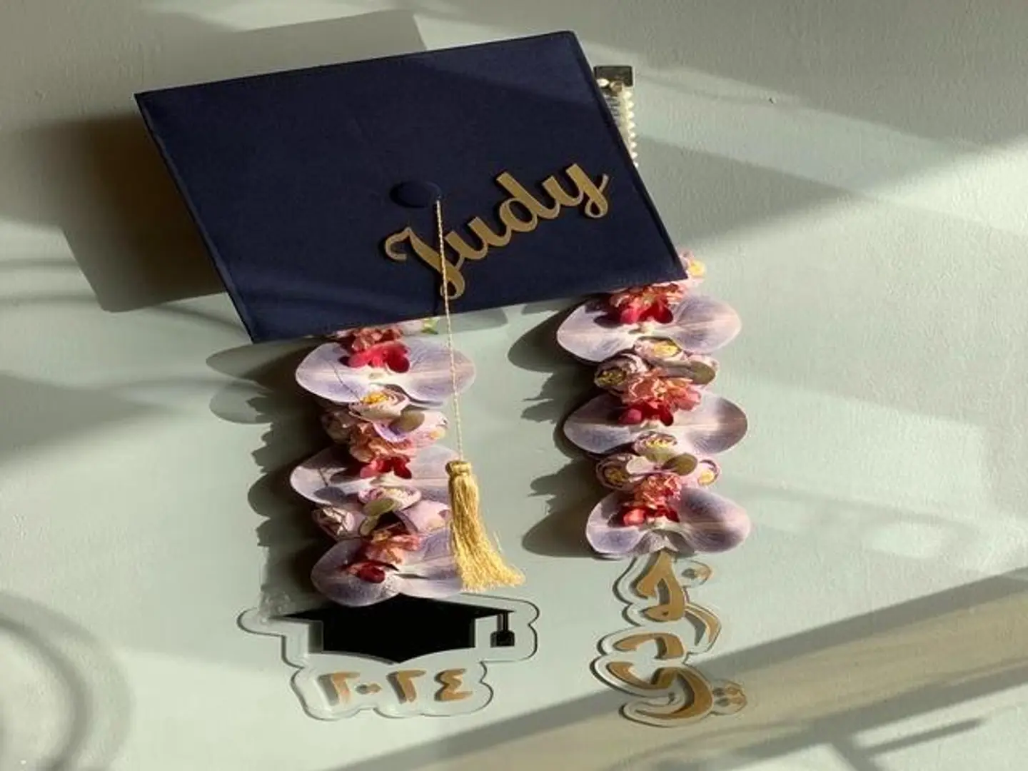 قبعة مع عقد تخرج